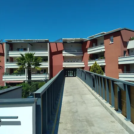 Studio Rdc Avec Terrasse Et Parking Prive Agde Exterior photo