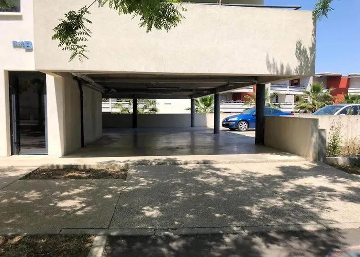 Studio Rdc Avec Terrasse Et Parking Prive