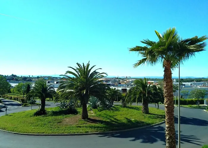Studio Rdc Avec Terrasse Et Parking Prive