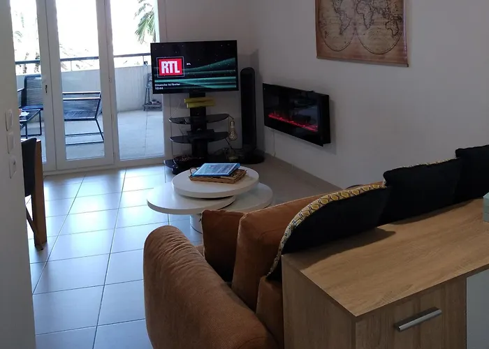 Studio Rdc Avec Terrasse Et Parking Prive