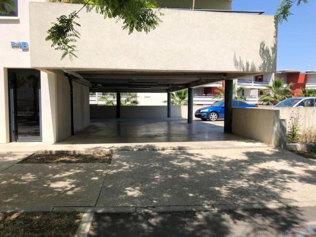 Rdc Avec Terrasse Et Parking Prive *