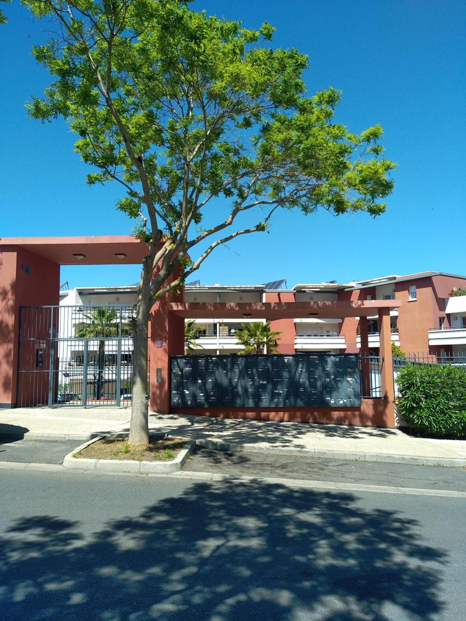 Rdc Avec Terrasse Et Parking Prive Apartment