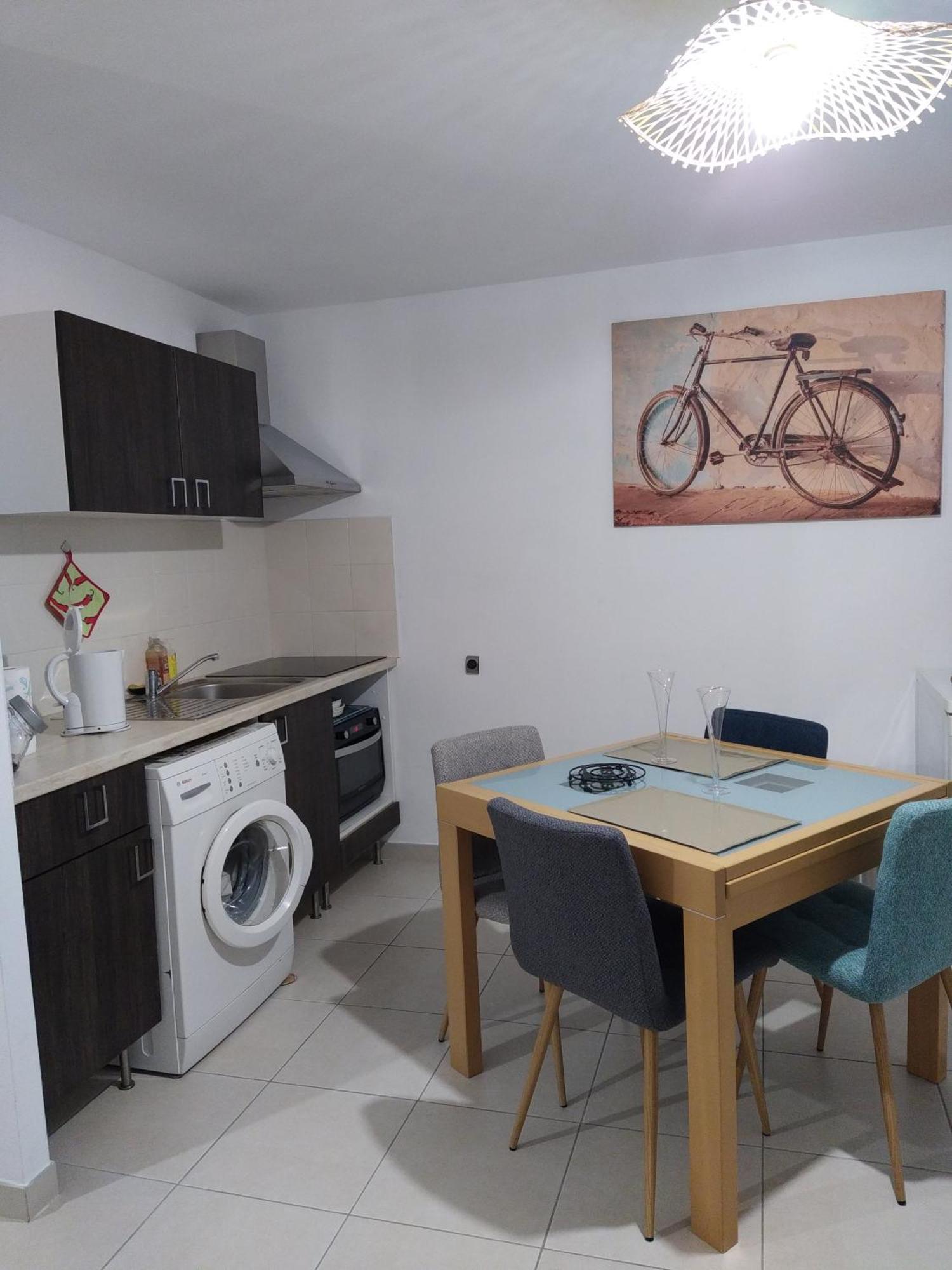 Rdc Avec Terrasse Et Parking Prive * Agde